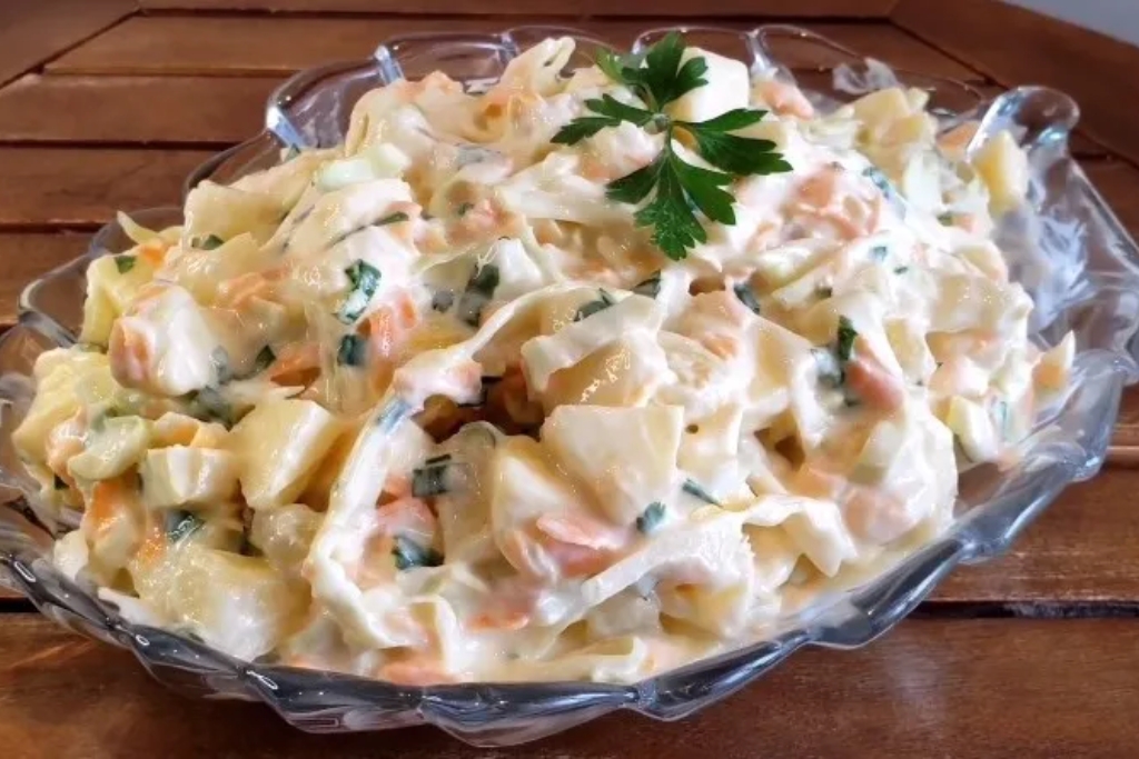 Salada De Repolho Cremosa Perfeita Para Entrada Ou Para Comer