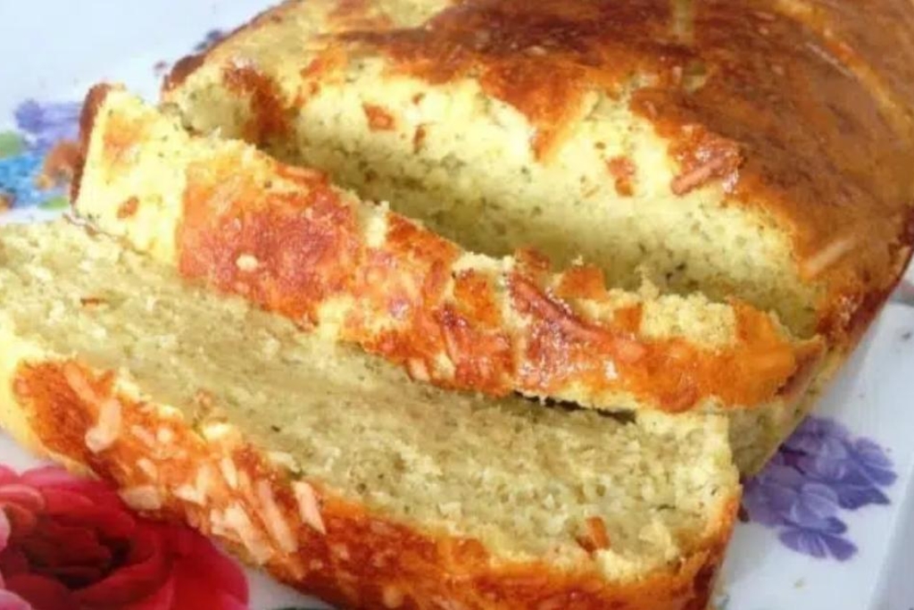 Pão de cebola fit, é bem fácil e rápido de fazer, não leva farinha de trigo e fica muito saboroso