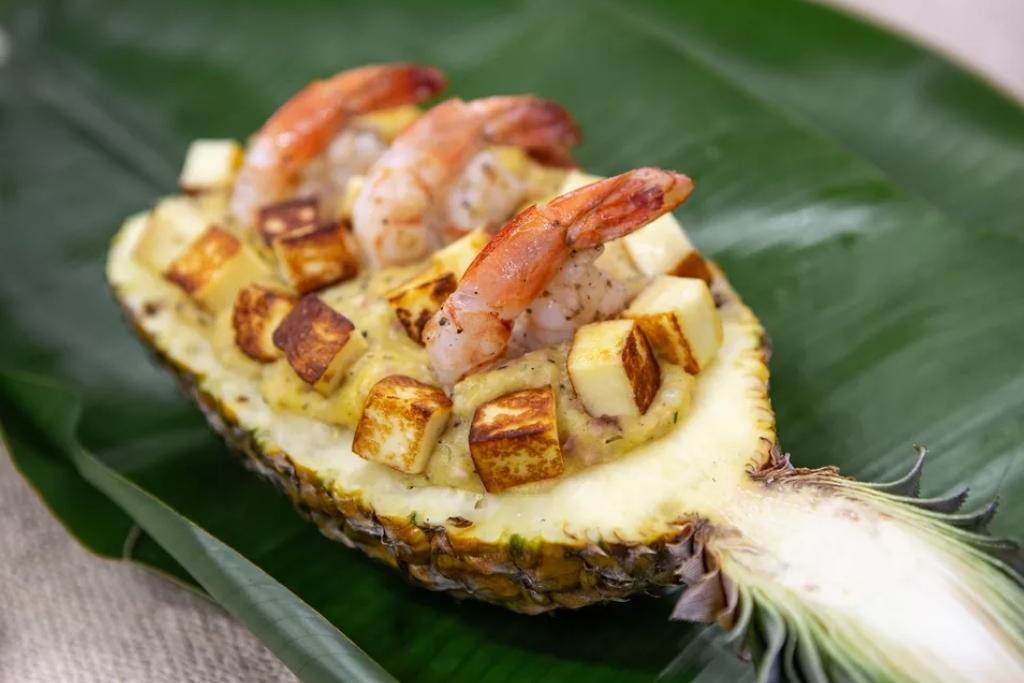 A receita de camarão no abacaxi uma tentação que delícia