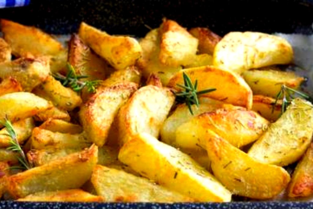 Batata assada no forno super crocante, feito para você se deliciar