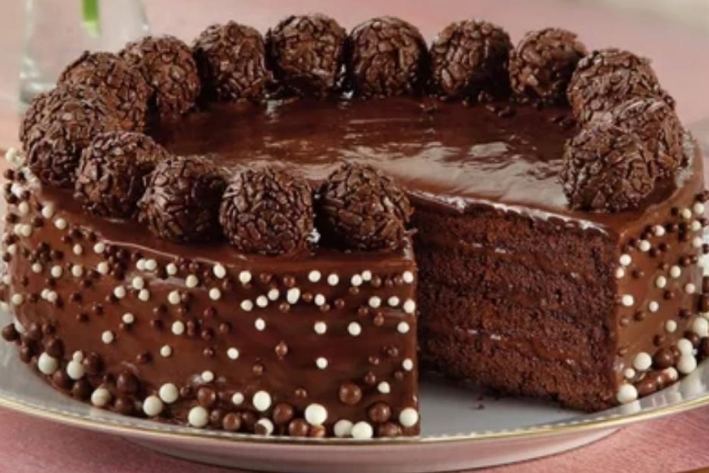 Bolo de aniversário de chocolate, agora você poderá preparar o bolo de aniversario das crianças