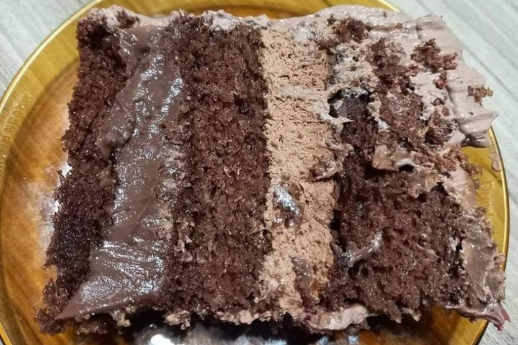 Fatia de bolo de chocolate, tão fácil de fazer que você não vai acreditar