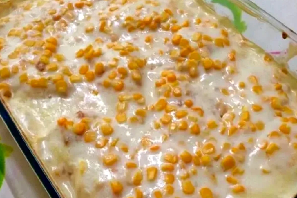 Frango ao creme de milho, pode ser servido com um arroz e uma saladinha
