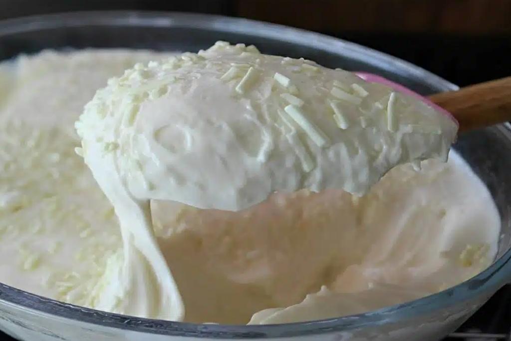 Moça cremosa gelada, uma sobremesa de apenas 4 ingredientes que é perfeita pro seu natal