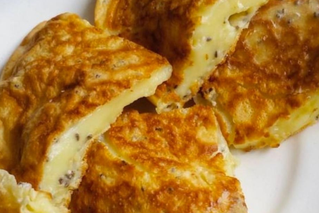Pão de queijo de frigideira, feito em 5 minutos e fica incrivelmente gostoso