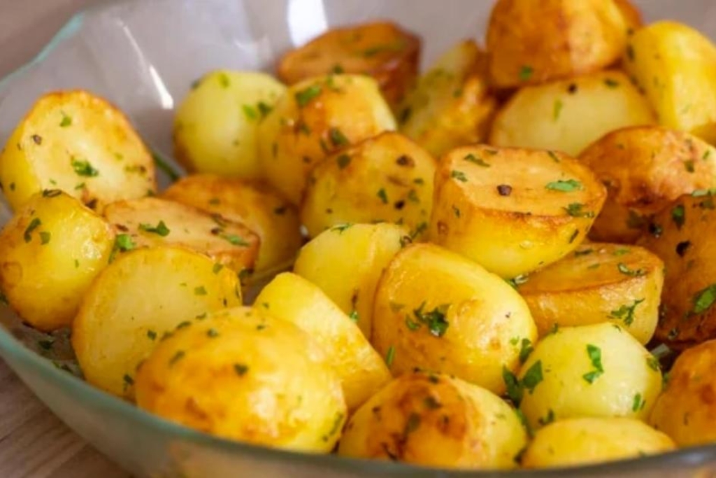 Receita de batata sauté saborosa e nutritiva, combina com qualquer refeição