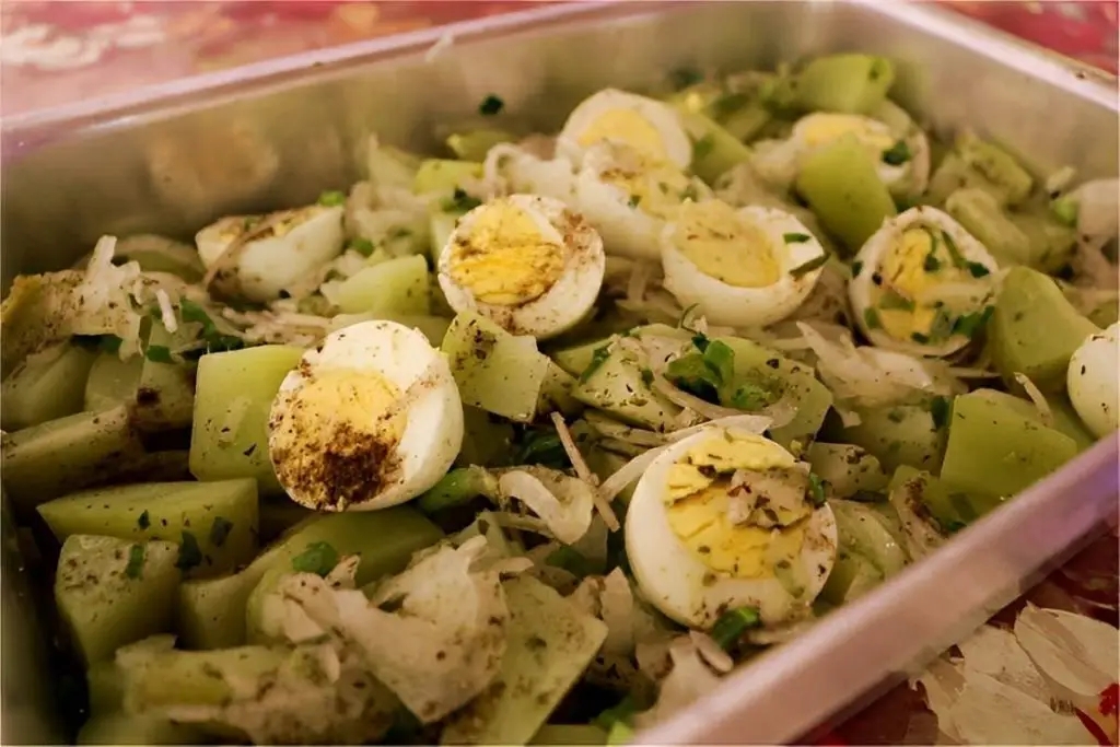 Salada de chuchu com ovo cozido, uma salada diferente e deliciosa para o dia a dia
