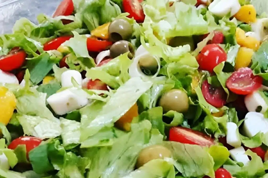 Salada tropical, leve e saborosa salada para acompanhar nossas refeições