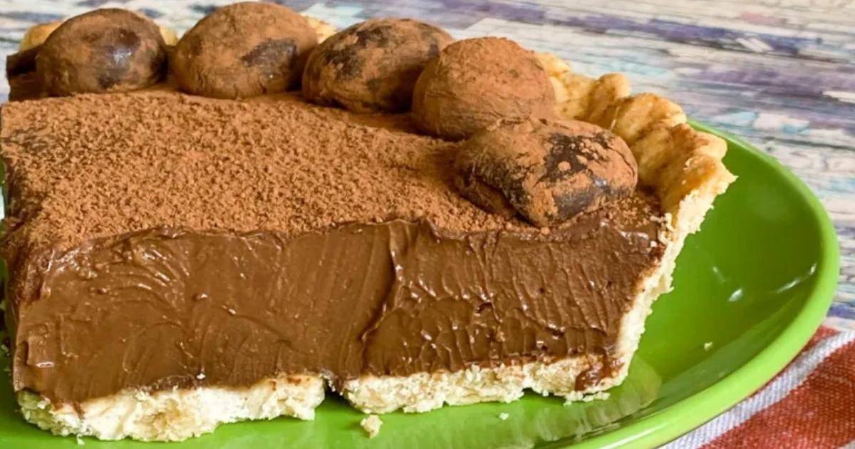 Torta de chocolate amargo, com uma textura extremamente macia que derrete na boca
