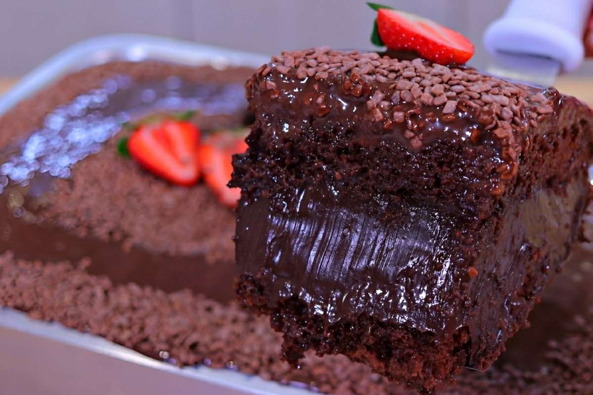 Bolo De Chocolate Recheado Molhadinho E Delicioso Para O Lanche Da Tarde 4698